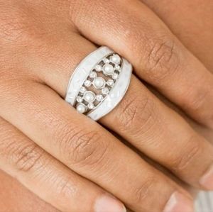 Royal Treasure White Ring #107